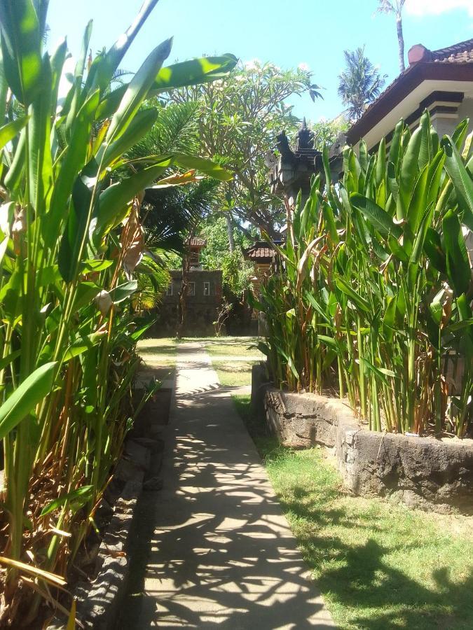 Kputra Homestay Amed Exterior foto